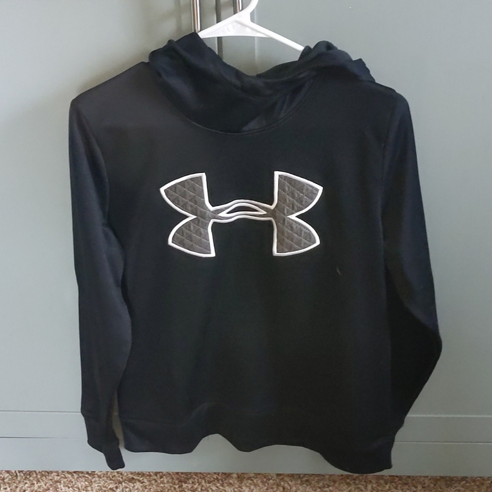 Black quilted Under Armour sweatshirt